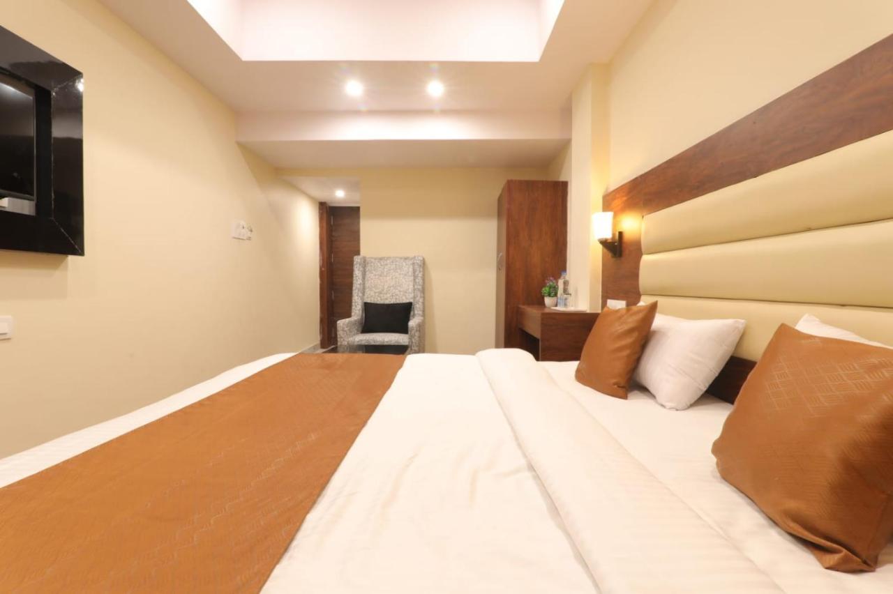 Hotel Blueark Lucknow Esterno foto