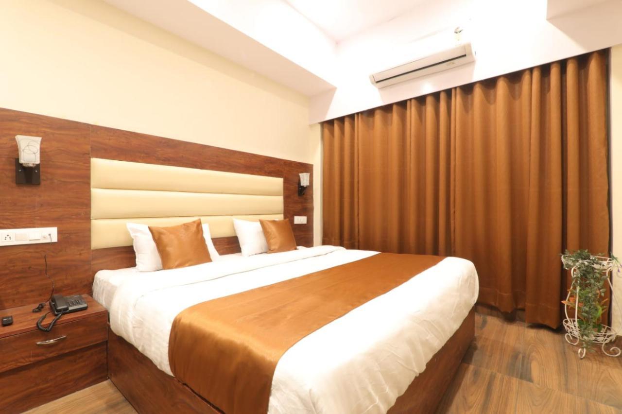 Hotel Blueark Lucknow Esterno foto