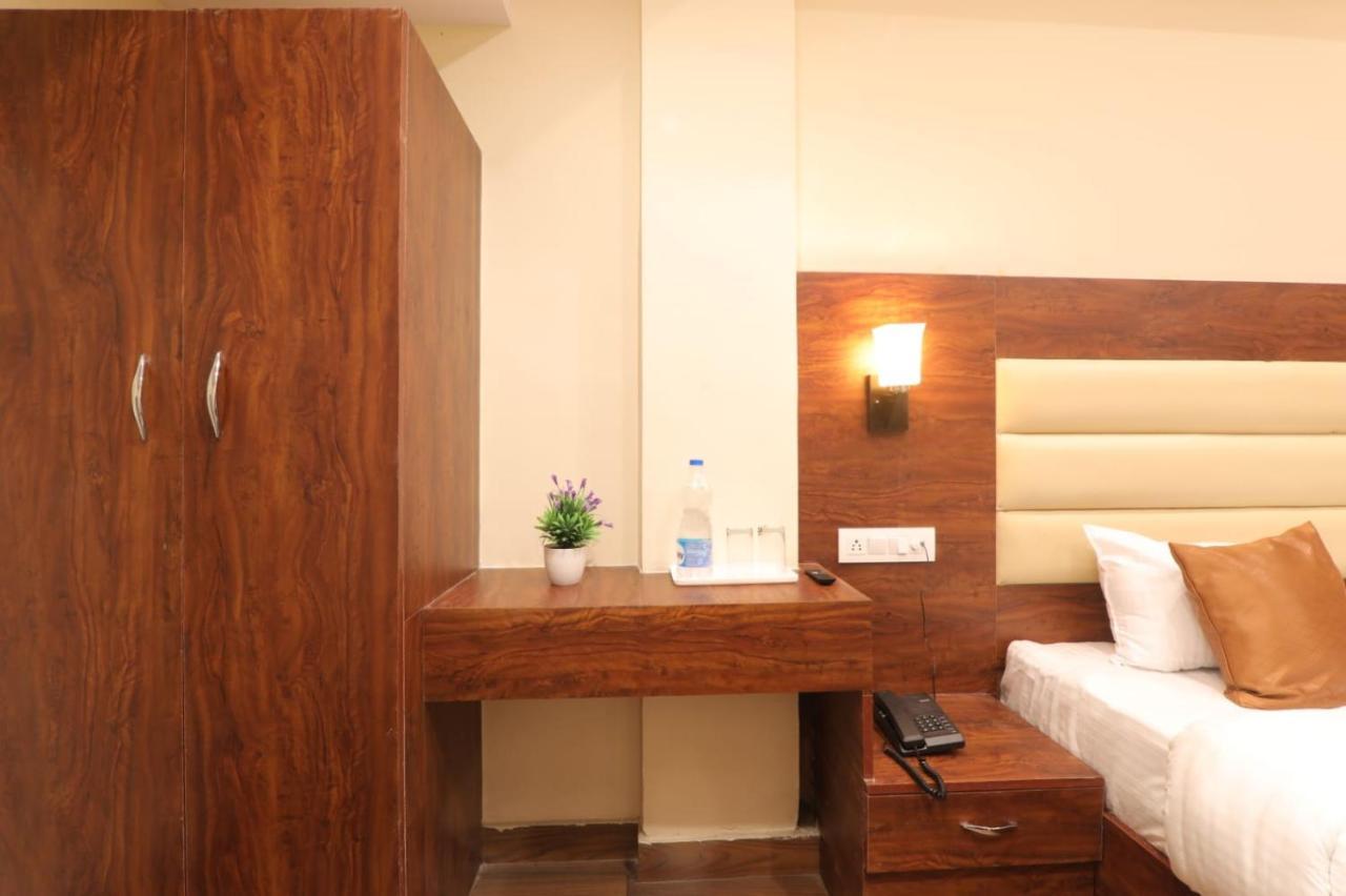 Hotel Blueark Lucknow Esterno foto