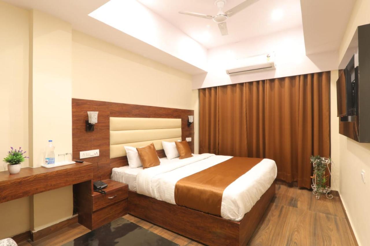 Hotel Blueark Lucknow Esterno foto