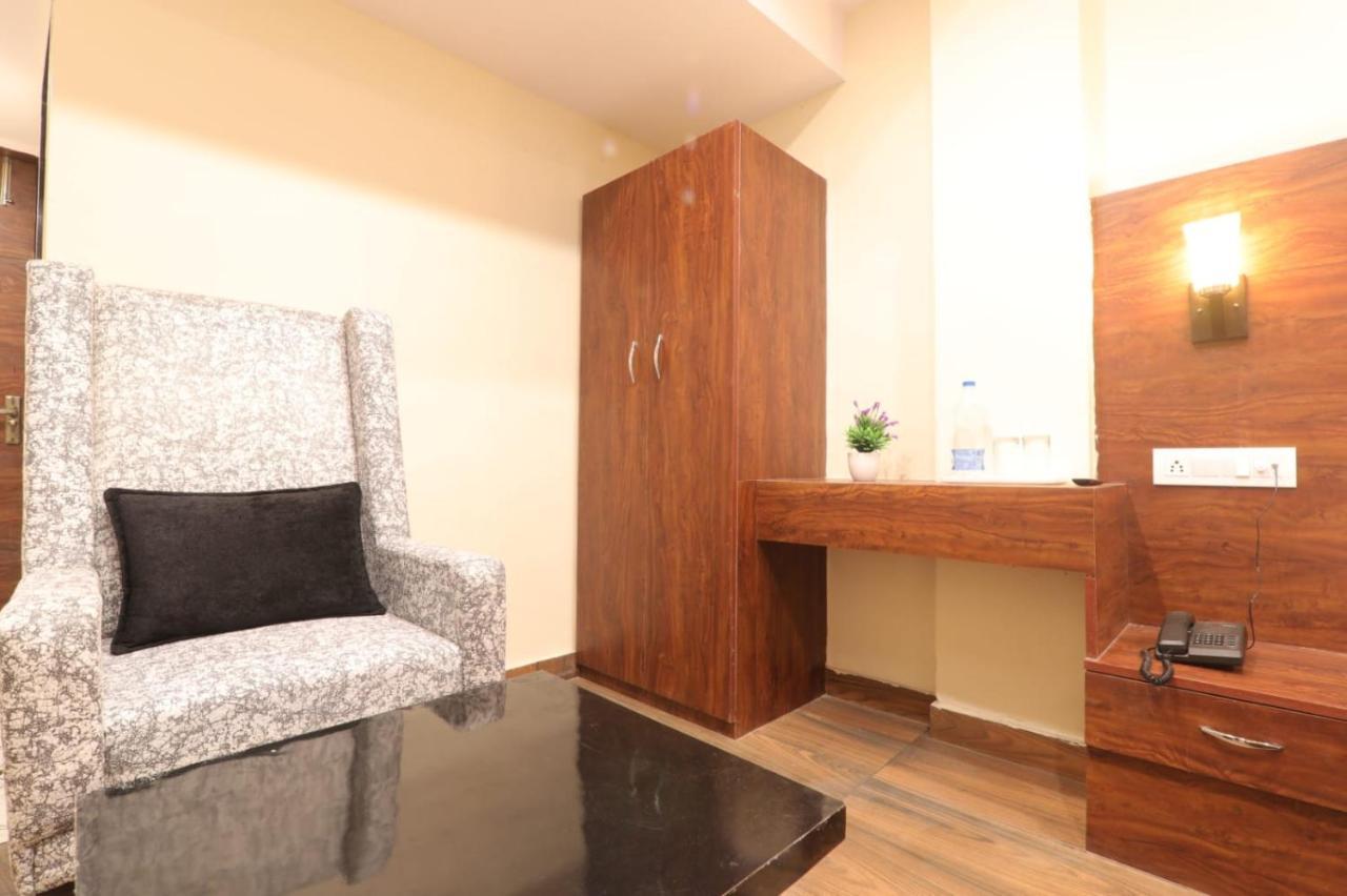 Hotel Blueark Lucknow Esterno foto