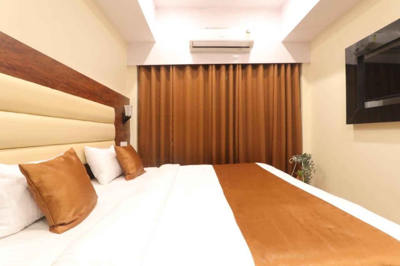 Hotel Blueark Lucknow Esterno foto